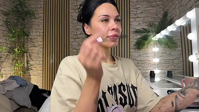 NattyFierros online show from December 14, 8:09 am