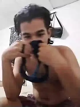 Snapshot of Boypolla11 chatting on December 19, 2:23 am Boypolla11 online show from December 19, 2:23 am