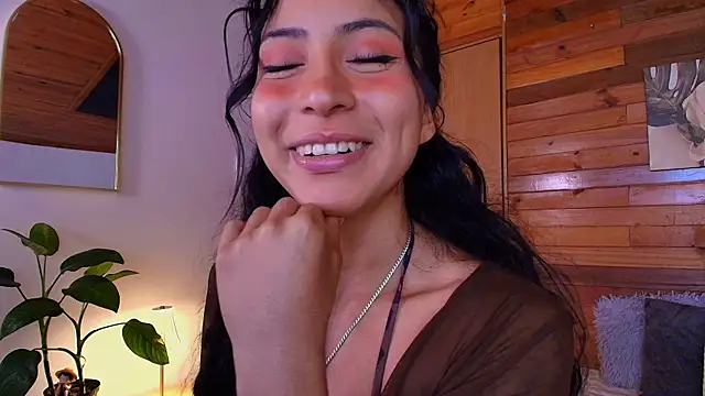 amber curly online show from August 4, 9:50 pm