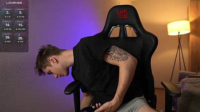 TaisonBrownX online show from March 13, 7:28 pm