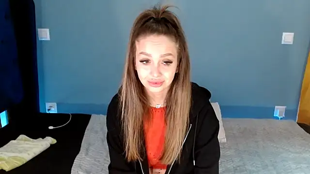 Snapshot of AnnaMaee chatting on December 15, 12:07 am AnnaMaee online show from December 15, 12:07 am