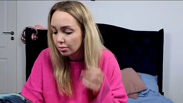 Snapshot of AnnaMaee chatting on November 12, 7:57 pm AnnaMaee online show from November 12, 7:57 pm