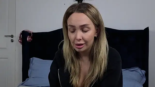 Snapshot of AnnaMaee chatting on November 19, 8:31 pm AnnaMaee online show from November 19, 8:31 pm