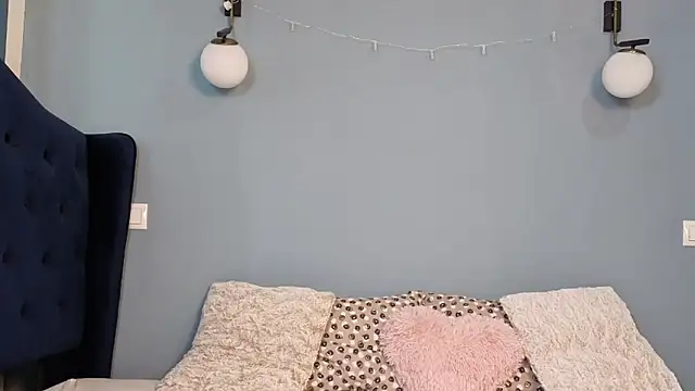 AnnaMaee online show from March 19, 7:01 am