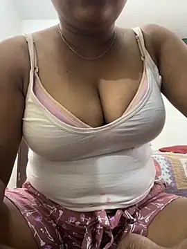 Snapshot of Nancy-22 chatting on October 31, 10:27 am Nancy-22 online show from October 31, 10:27 am