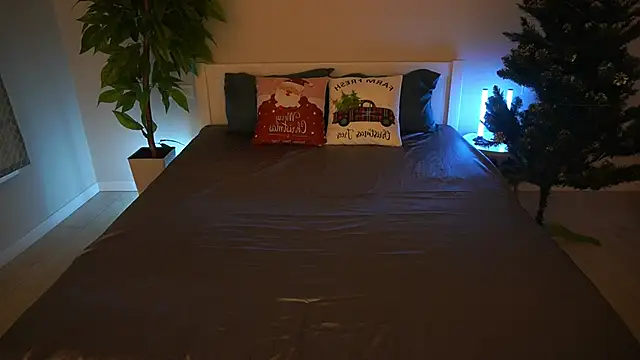 MagicPeachh  online show from December 19, 6:53 am