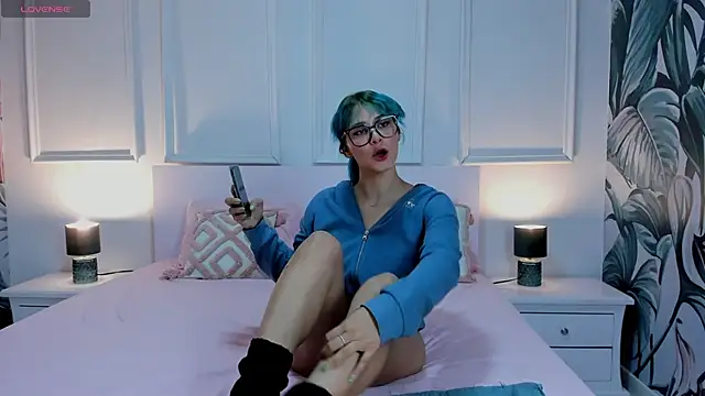 Snapshot of Ramona_Flower chatting on December 15, 1:10 am Ramona Flower online show from December 15, 1:10 am