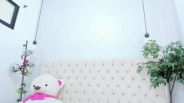 Victoria Coleman online show from April 28, 6:57 pm