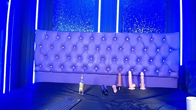 Snapshot of Malory_Cortez chatting on November 19, 12:10 am Malory Cortez online show from November 19, 12:10 am