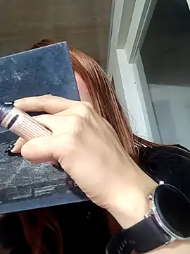 Snapshot of taaylor33 chatting on January 1, 4:50 am taaylor33 online show from January 1, 4:50 am