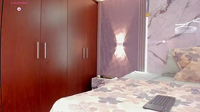 Johan Williams 07 online show from October 4, 12:03 pm