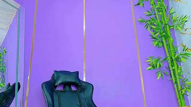 Snapshot of scarlet-jonesx chatting on October 23, 6:45 am scarlet-jonesx online show from October 23, 6:45 am