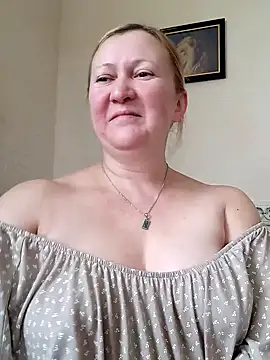 Snapshot of blondyaguar chatting on December 3, 10:17 am blondyaguar online show from December 3, 10:17 am