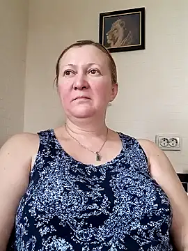 Snapshot of blondyaguar chatting on December 6, 9:32 am blondyaguar online show from December 6, 9:32 am