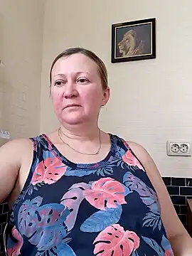 Snapshot of blondyaguar chatting on February 6, 9:32 am blondyaguar online show from February 6, 9:32 am