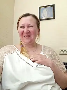 Snapshot of blondyaguar chatting on February 20, 5:07 pm blondyaguar online show from February 20, 5:07 pm