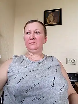 Snapshot of blondyaguar chatting on March 6, 8:41 am blondyaguar online show from March 6, 8:41 am