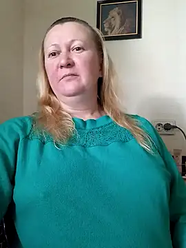 Snapshot of blondyaguar chatting on September 18, 12:18 pm blondyaguar online show from September 18, 12:18 pm