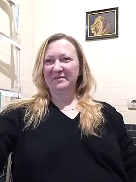 Snapshot of blondyaguar chatting on November 14, 6:28 pm blondyaguar online show from November 14, 6:28 pm