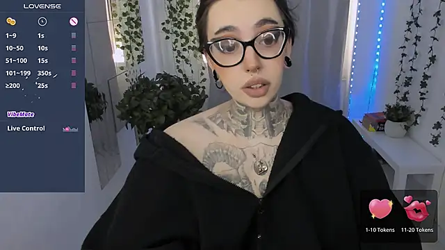 Snapshot of Dixi_Pixi_ chatting on May 3, 5:35 am Dixi Pixi online show from May 3, 5:35 am
