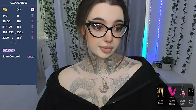 Snapshot of Dixi_Pixi_ chatting on May 14, 5:36 am Dixi Pixi online show from May 14, 5:36 am