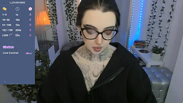 Snapshot of Dixi_Pixi_ chatting on June 4, 5:35 am Dixi Pixi online show from June 4, 5:35 am
