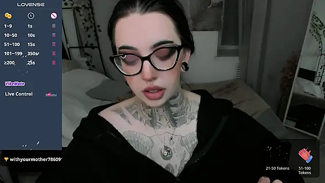 Snapshot of Dixi_Pixi_ chatting on June 5, 6:42 am Dixi Pixi online show from June 5, 6:42 am