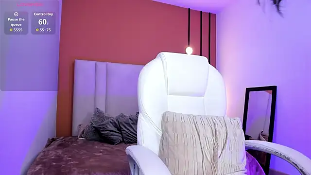 Chloe fischer  online show from December 19, 3:30 pm