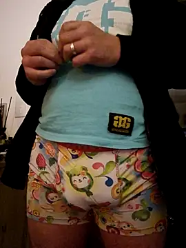 Snapshot of justepourvousbb chatting on December 25, 9:54 pm justepourvousbb online show from December 25, 9:54 pm