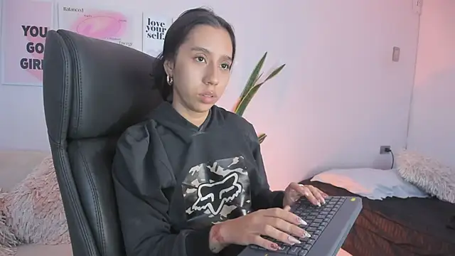 Snapshot of MissSussy chatting on January 29, 3:01 am MissSussy online show from January 29, 3:01 am