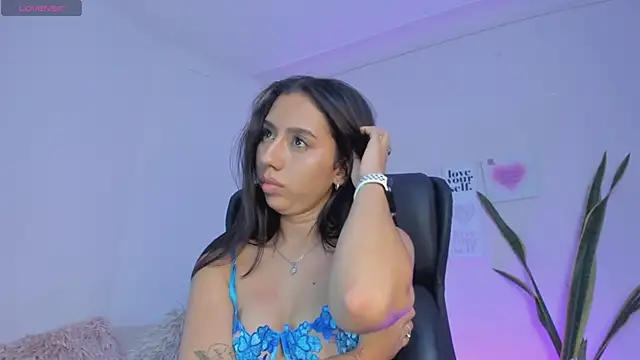 Snapshot of MissSussy chatting on February 4, 9:17 am MissSussy online show from February 4, 9:17 am