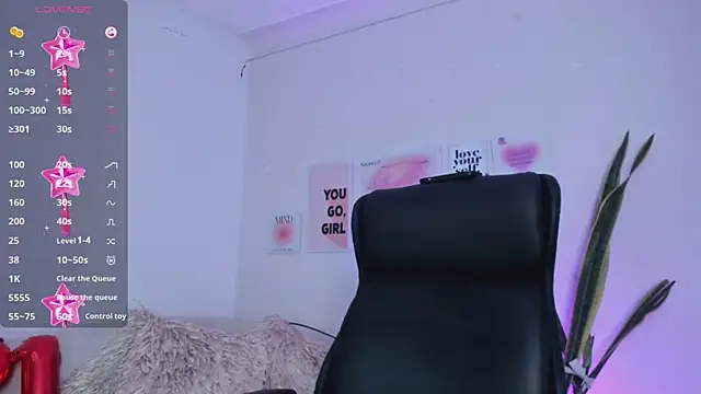 Snapshot of MissSussy chatting on February 5, 6:24 am MissSussy online show from February 5, 6:24 am