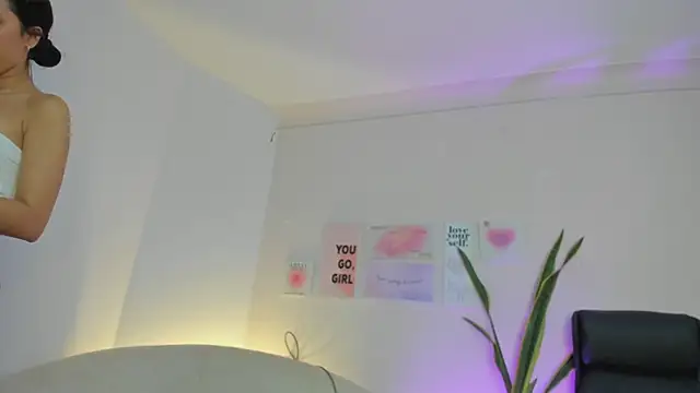 Snapshot of MissSussy chatting on February 10, 3:24 am MissSussy online show from February 10, 3:24 am