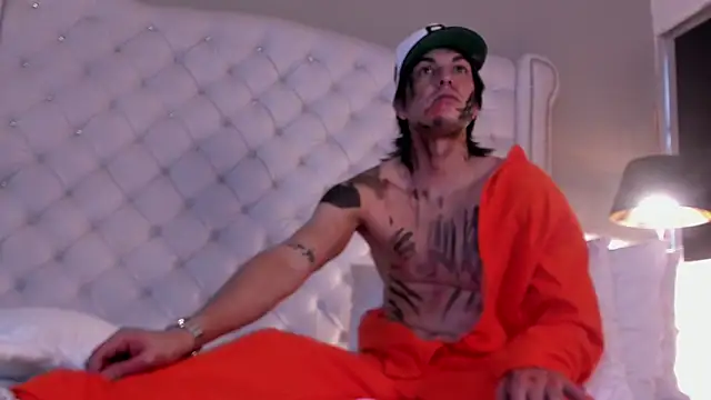 Karimferrer online show from October 31, 8:10 pm