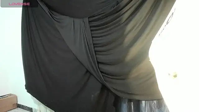 Snapshot of latinaStepmom chatting on May 30, 11:57 pm latinaStepmom online show from May 30, 11:57 pm