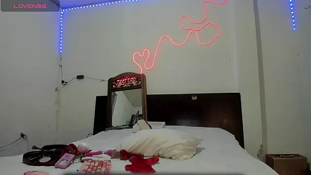 latinaStepmom online show from June 30, 10:44 pm