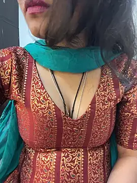 Snapshot of Spicy_sari_girl chatting on December 10, 2:38 am Spicy sari girl online show from December 10, 2:38 am