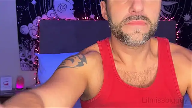 Snapshot of Lilmissbigguy chatting on December 18, 11:33 pm Lilmissbigguy online show from December 18, 11:33 pm