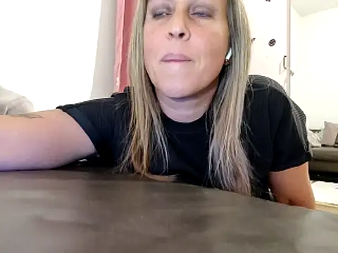 sweethotmilf888 online show from December 3, 4:49 pm