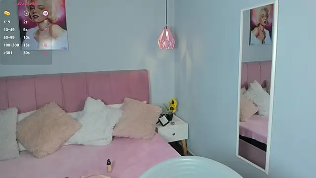 Snapshot of sophie_alice_ chatting on September 25, 12:53 pm sophie alice online show from September 25, 12:53 pm