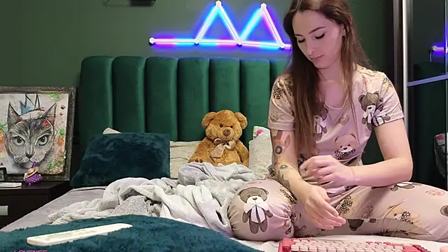 kimmie meow online show from December 5, 7:21 pm