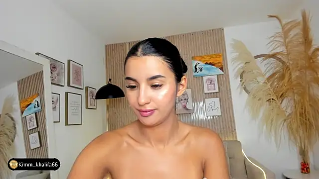 Snapshot of Kimm_khalifa chatting on January 25, 2:04 am Kimm khalifa online show from January 25, 2:04 am