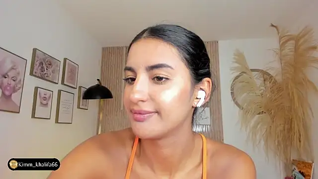 Snapshot of Kimm_khalifa chatting on February 13, 4:32 am Kimm khalifa online show from February 13, 4:32 am