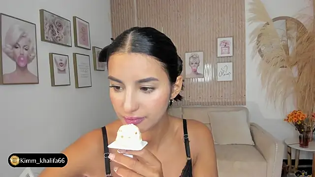 Snapshot of Kimm_khalifa chatting on February 27, 6:53 pm Kimm khalifa online show from February 27, 6:53 pm