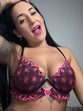 Snapshot of TigrezaSC chatting on February 13, 12:24 am TigrezaSC online show from February 13, 12:24 am