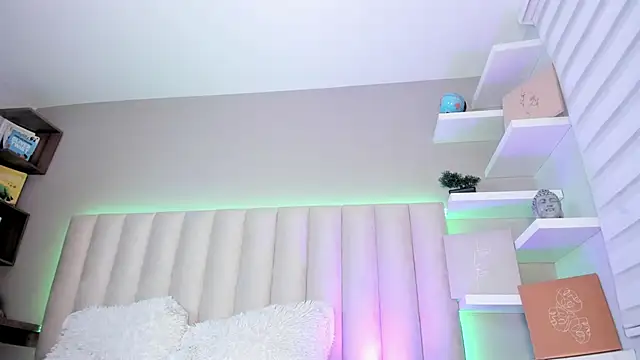 Snapshot of Sally__Walker chatting on October 22, 3:07 am Sally Walker online show from October 22, 3:07 am