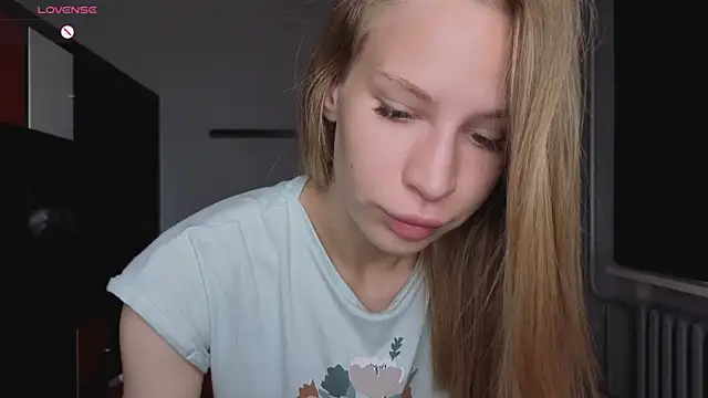 Elis Fox online show from June 28, 8:09 am