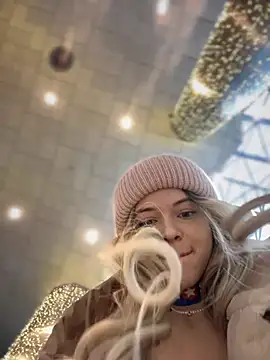 Times  Square online show from December 22, 9:11 am