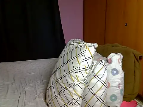Snapshot of Queen_petite_ chatting on July 29, 11:36 pm Queen petite online show from July 29, 11:36 pm