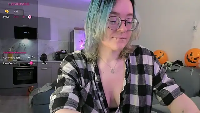 Snapshot of alisahug chatting on October 27, 8:07 am alisahug online show from October 27, 8:07 am